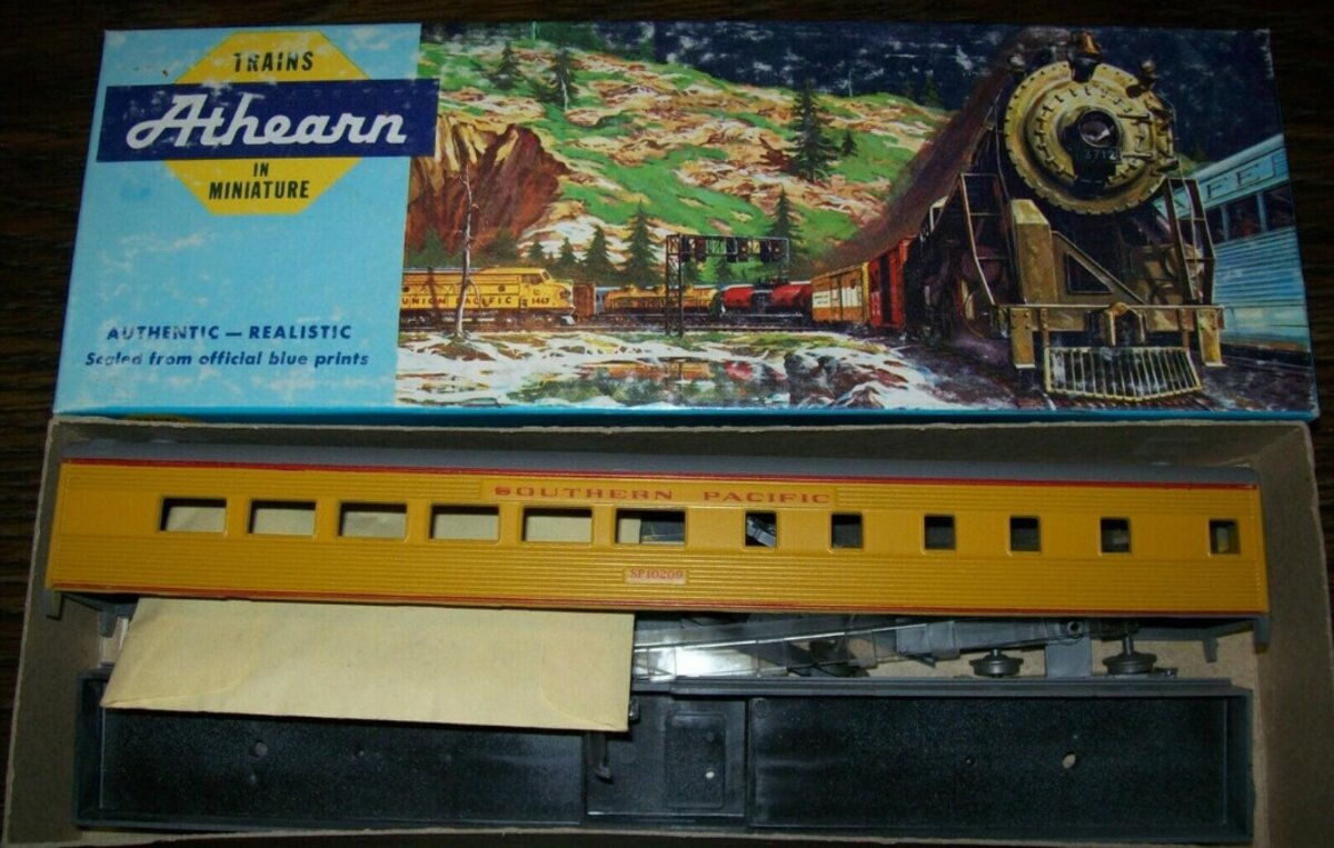 Athearn 6366 HO Bev-Bel Corp. Southern Pacific Pool Cars S/L Diner #SP10209 Kit
