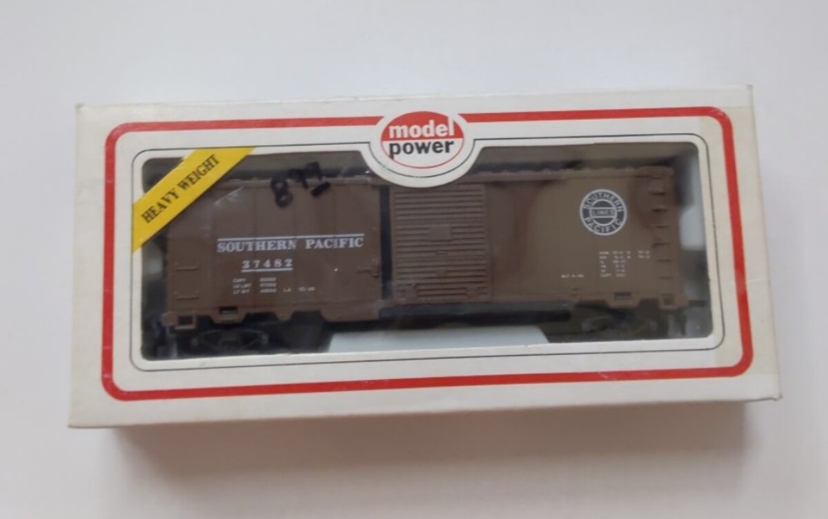 Model Power 7974 HO Southern Pacific Box Car #37482