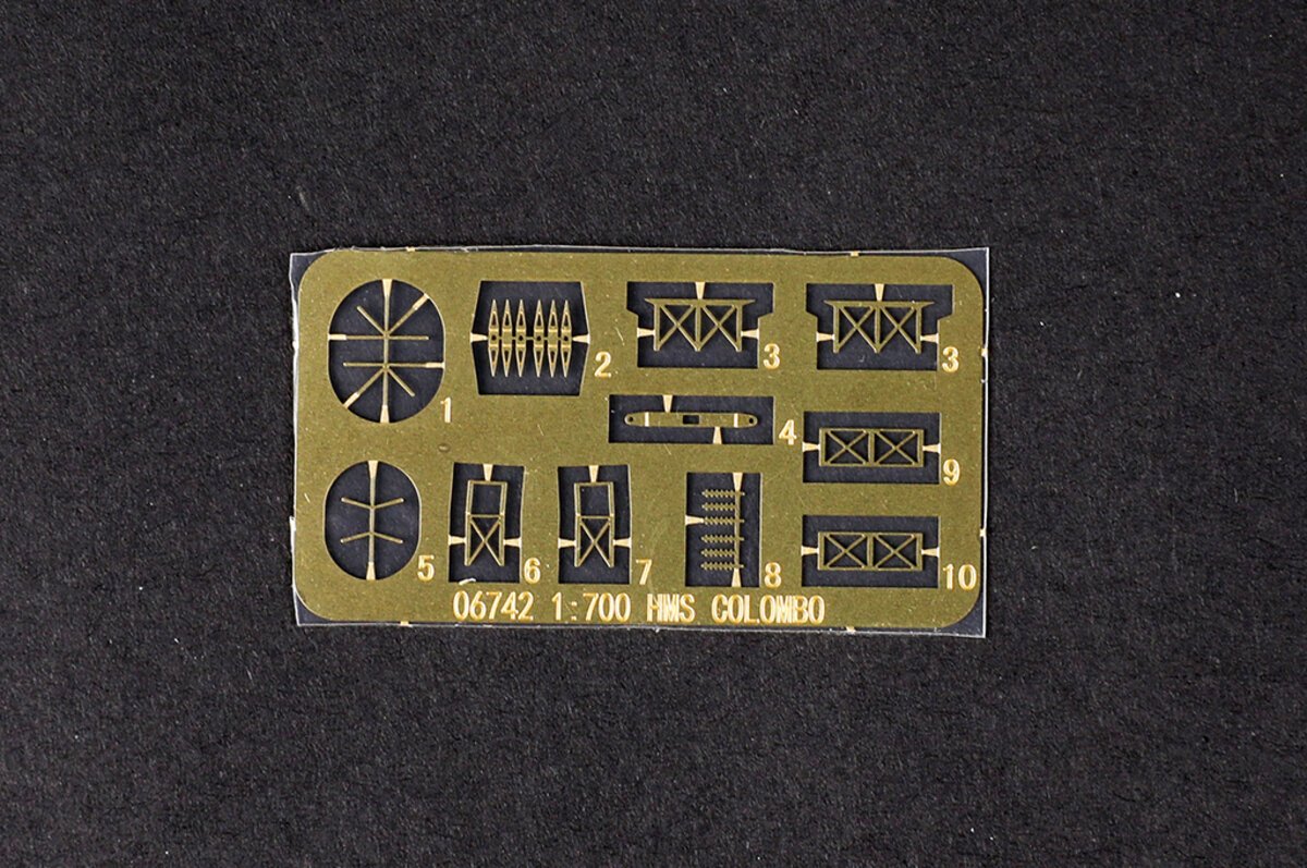 Trumpeter 6742 1:700 HMS Colombo Warship Plastic Model Kit