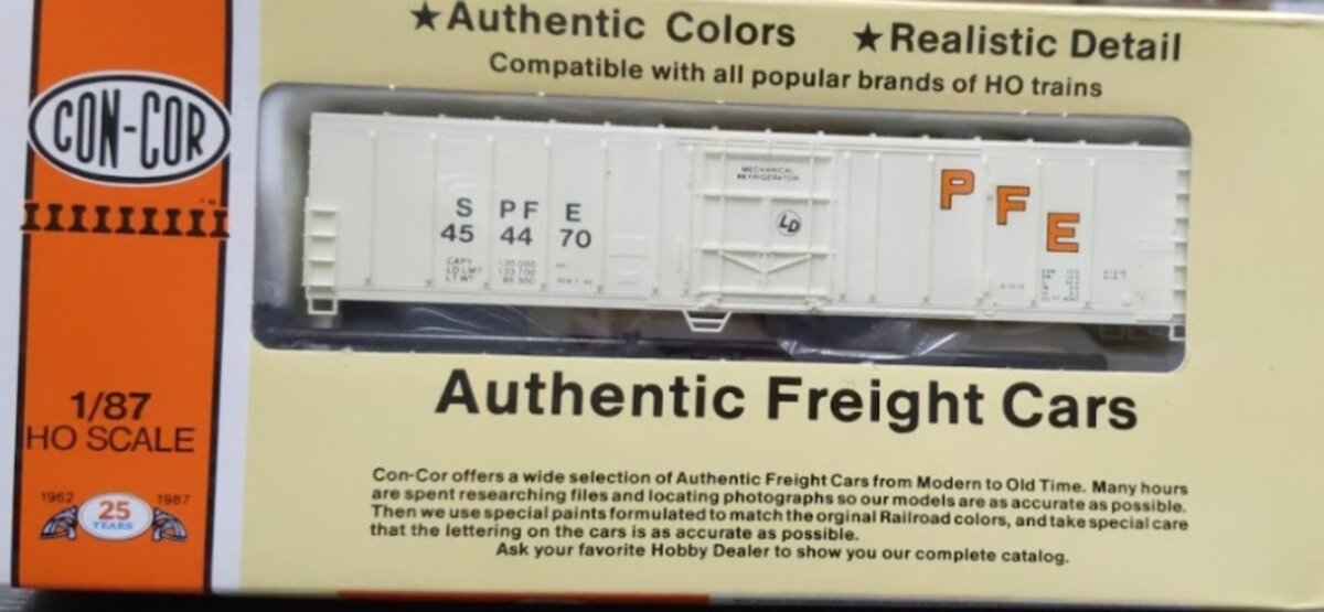 Con-Cor 0001-009804-3 HO 57' Mech Reefer PFE White Car Orng/Blk Lettering#454470
