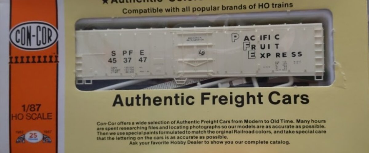 Con-Cor 0001-009802-3 HO 57' Mech Reefer PFE White Car Black Lettering #453747