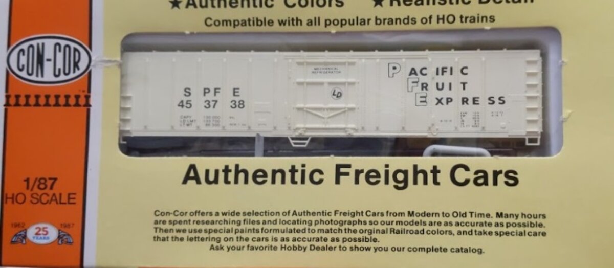 Con-Cor 0001-009802-1 HO 57' Mech Reefer PFE White Car Black Lettering # 453738