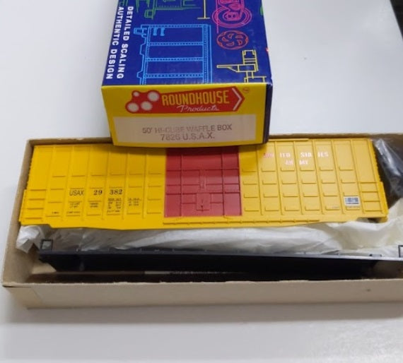 Roundhouse 7826 HO US Army U.S.A.X. 50' High Cude Waffle Box Car Kit