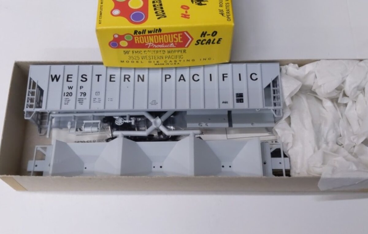 Roundhouse 3525 HO Western Pacific 50' FMC Covered Hopper Kit