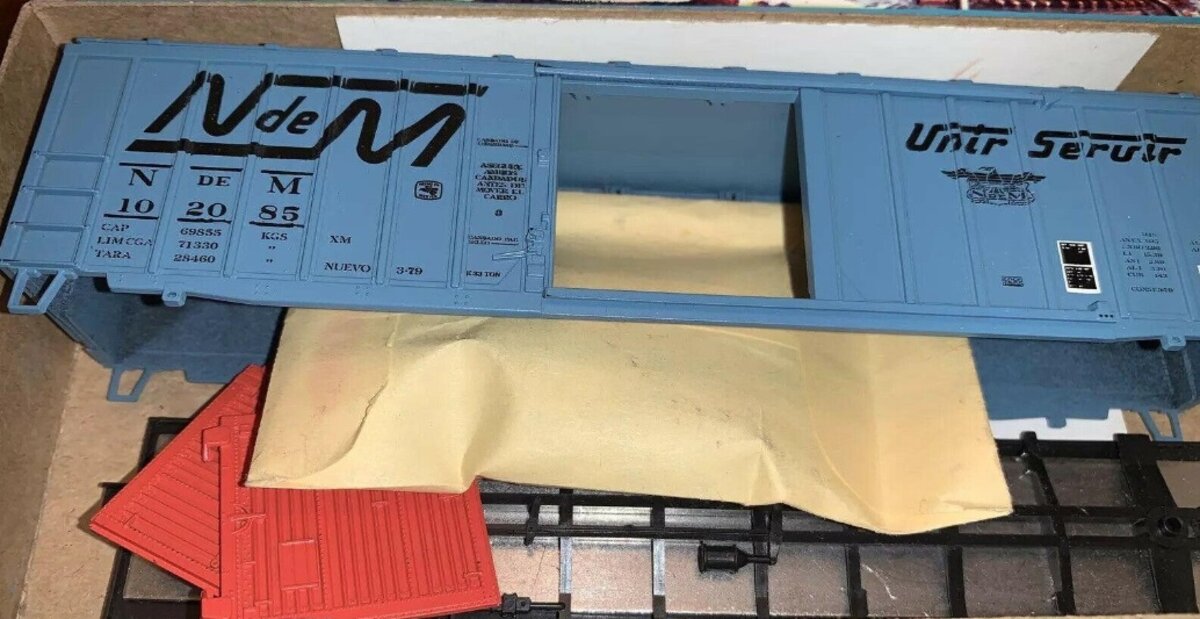 Athearn 4807 HO Bev-Bel Corp N de M Unir Servir 50' ACF Railbox Car #102085 Kit