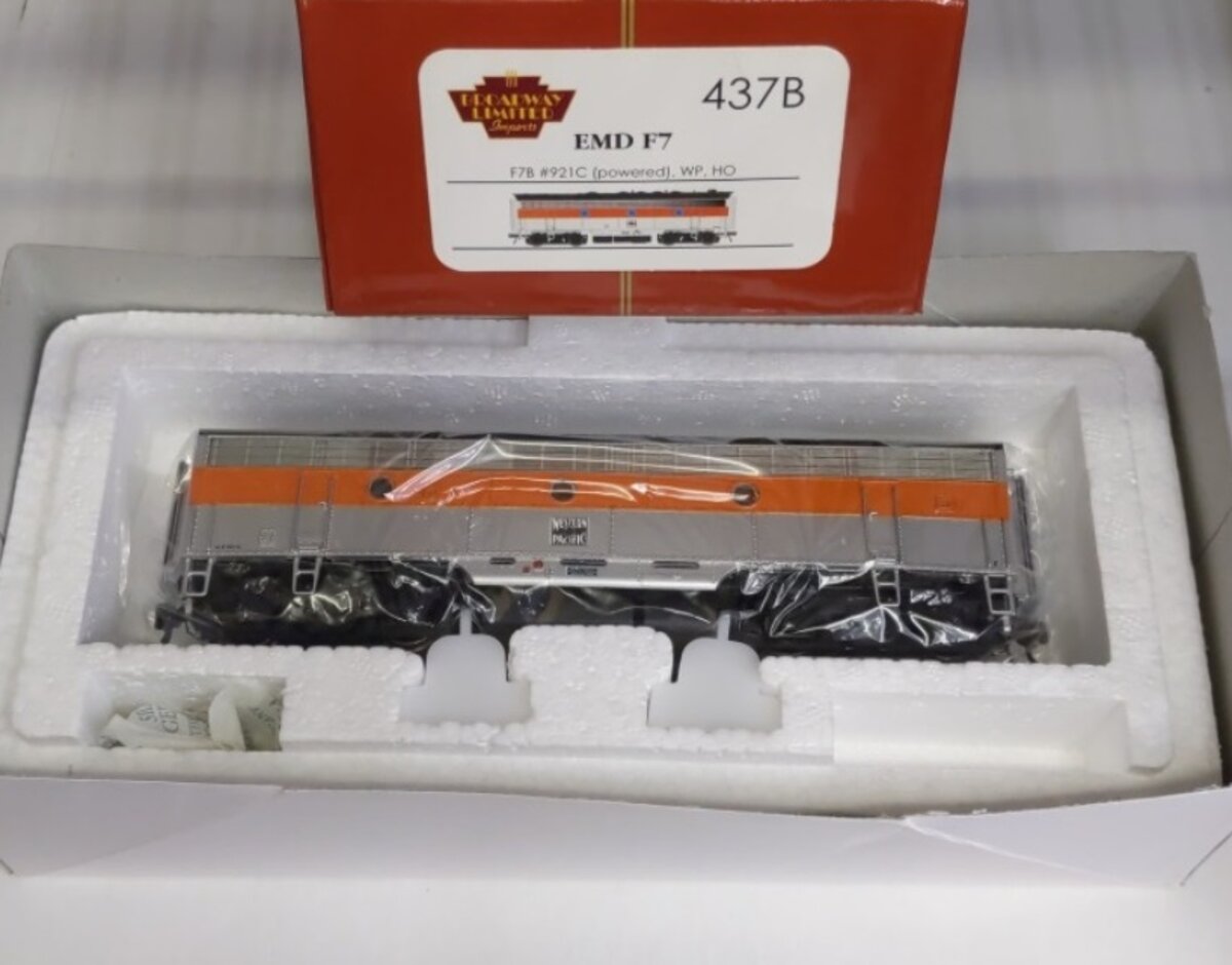 Broadway Limited 437B HO Western Pacific F7B Powered Diesel Locomotive #921C