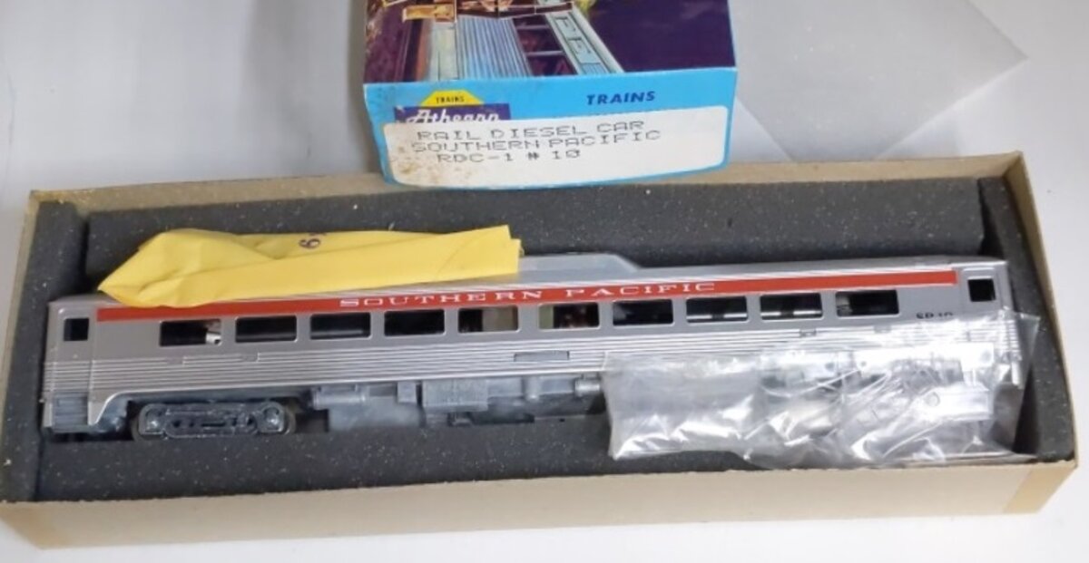 Athearn HO Southern Pacific RDC-1 Powered Rail Diesel Passenger Car #16