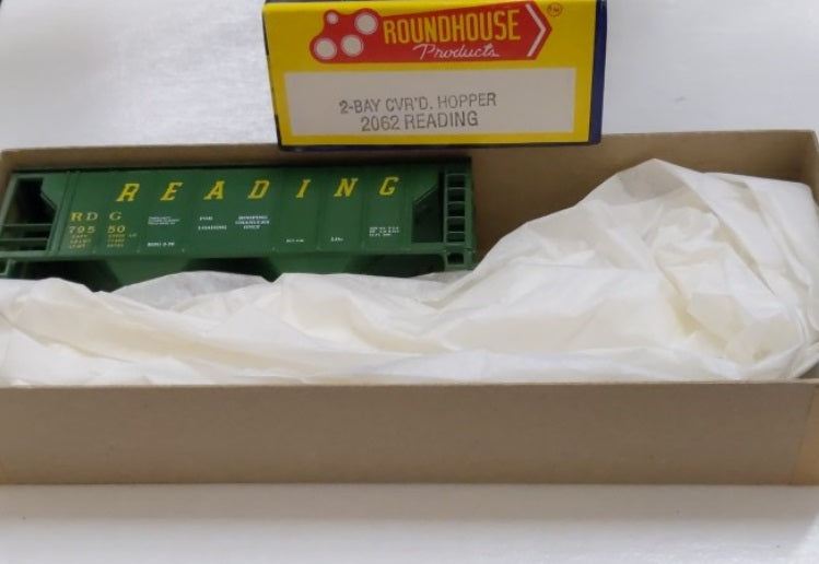 Roundhouse 2062 HO Reading 2-Bay Covered Hopper Car Kit