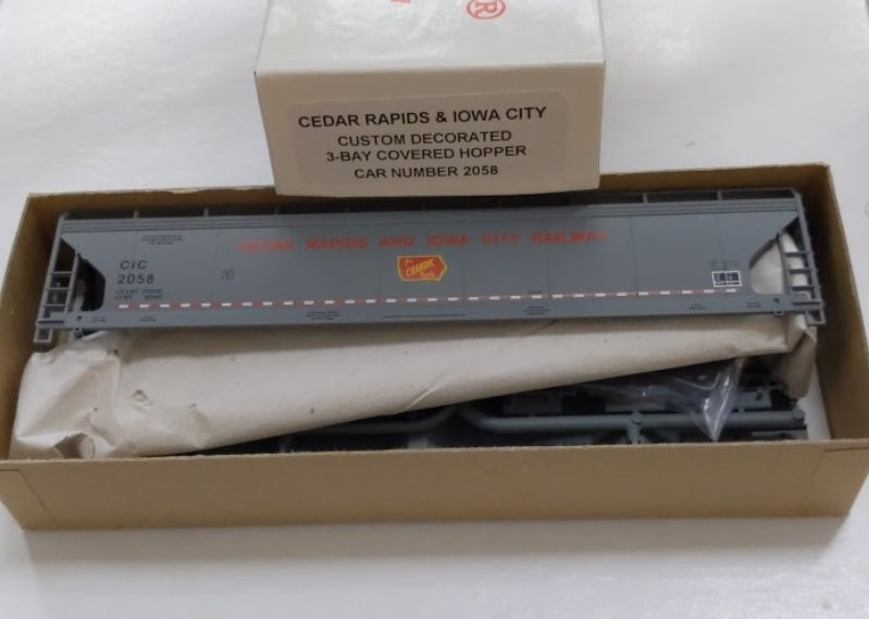Accurail HO Cedar Rapids & Iowa City Custom Decorated 3-Bay Covered Hopper Kit
