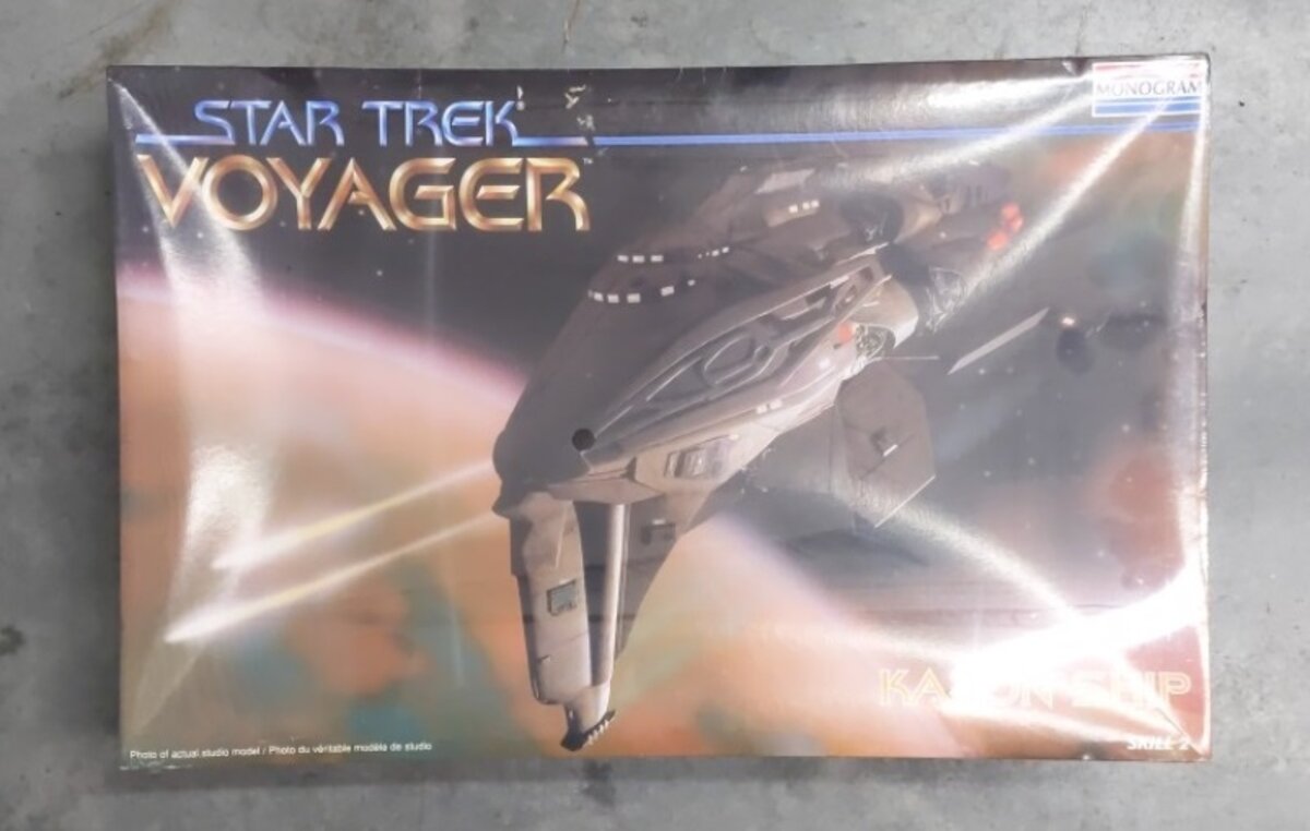 Monogram 3606 Star Trek Voyager Kazon Ship Spacecraft Kit