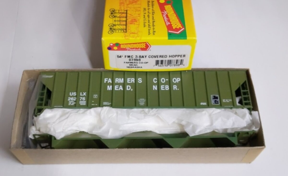 Roundhouse 07898 HO Farmers CO-OP Mead, Nebraska 54' FMC 3-Bay Hopper Car Kit