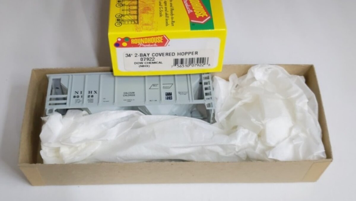 Roundhouse 07922 HO Dow Chemical NIHX 34' 2-Bay Covered Hopper Car Kit