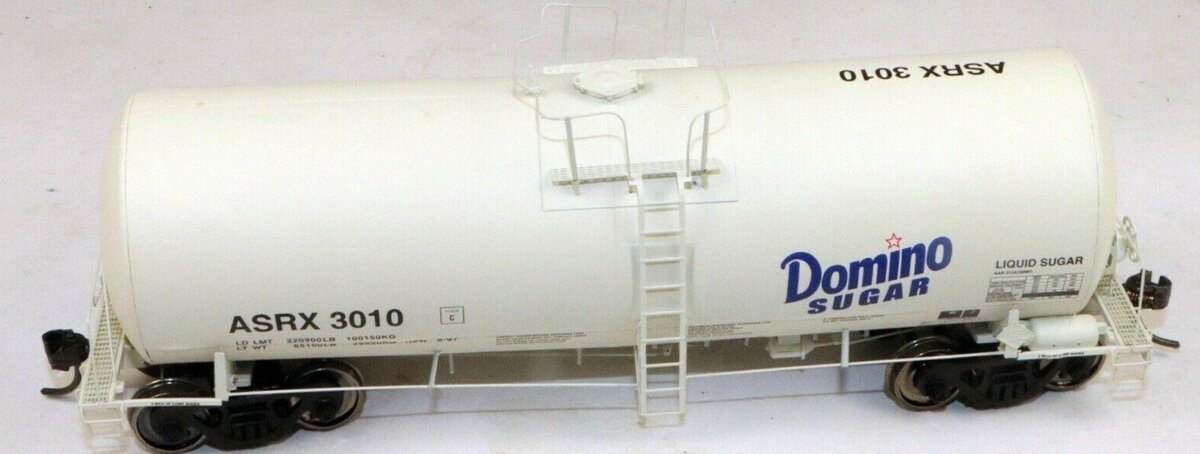 InterMountain 47807-15 HO Domino Sugar 19.6K Gallon Tank Car#3010Pinnacle Series