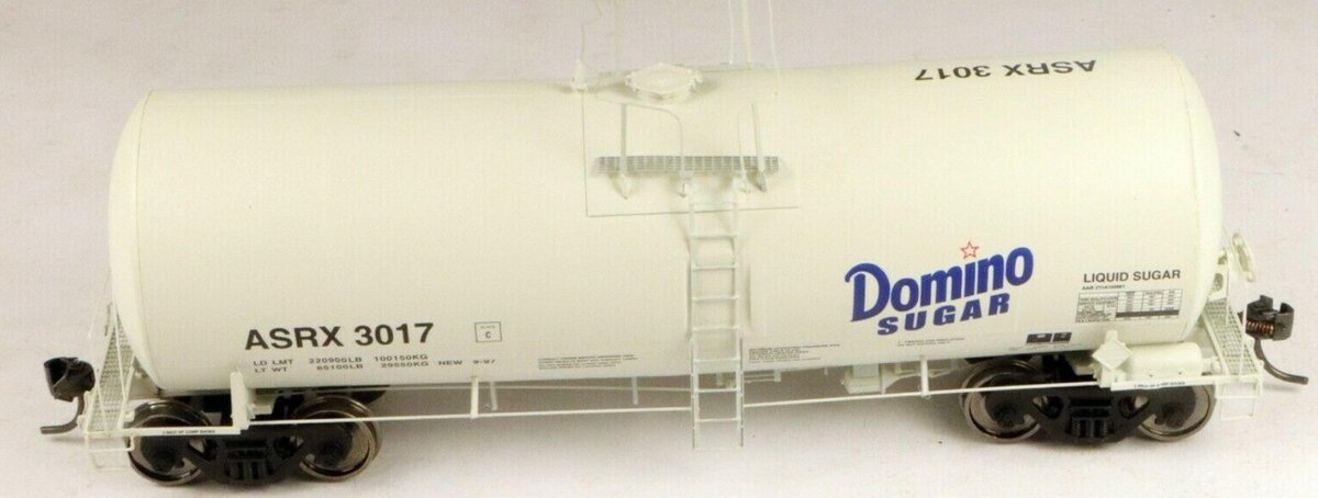 InterMountain 47807-17 HO Domino Sugar 19.6K Gallon Tank Car#3017Pinnacle Series