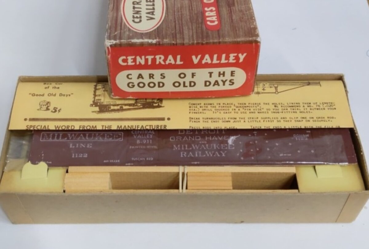 Central Valley Models B-911 HO Detroit, Grand Haven & Milwaukee Boxcar Kit