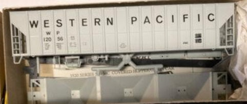 Roundhouse 807-12 HO Western Pacific 50' Covered Hopper Car # 12056 Kit