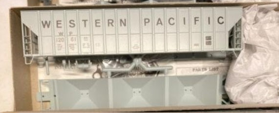 Roundhouse 807-06 HO Western Pacific 50' Covered Hopper Car # 12061 Kit