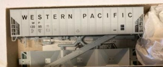 Roundhouse 807-07 HO Western Pacific 50' Covered Hopper Car # 12085 Kit