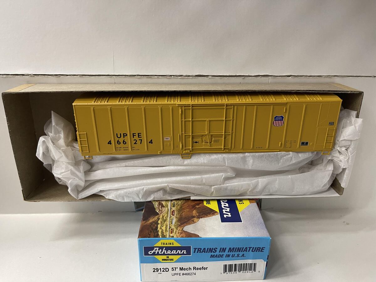 Athearn 2912D HO 57 Mech Reefer U Pacific Fruit Express Car Kit #466274