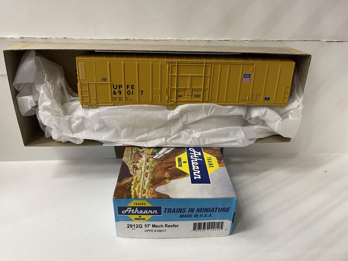 Athearn 2912G HO 57 Mech Reefer U Pacific Fruit Express Car Kit #69017