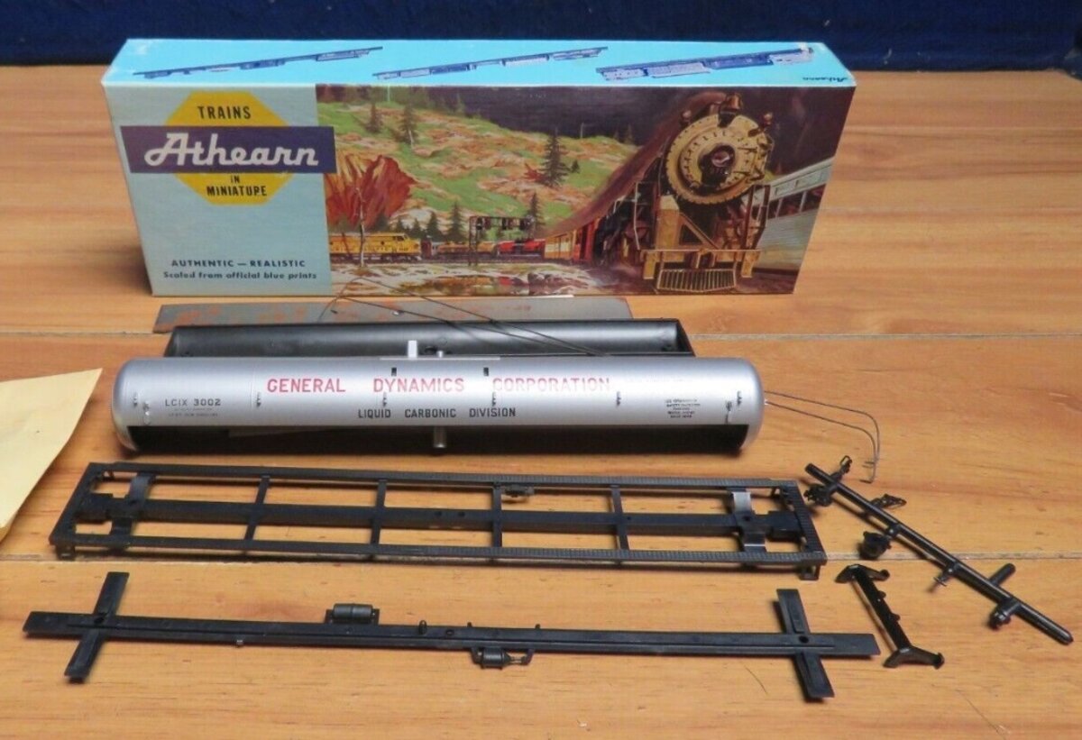 Athearn 1524 HO General Dynamics 62' Tank Car # 3002 Kit