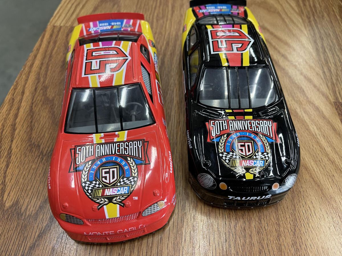 Racing Champions C47488 000 000 1:24 Chevy Monte Carlo&Ford Taurus (Box of 2)