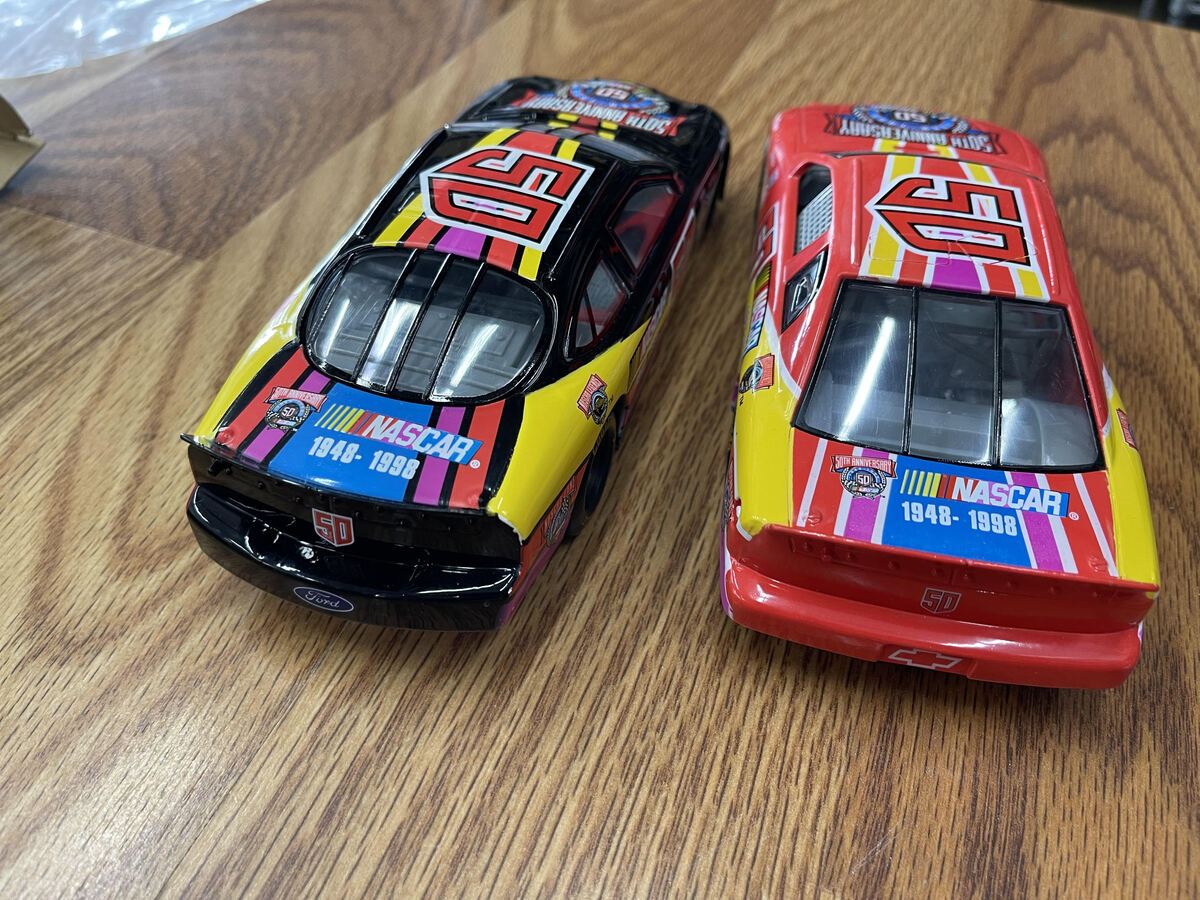 Racing Champions C47488 000 000 1:24 Chevy Monte Carlo&Ford Taurus (Box of 2)