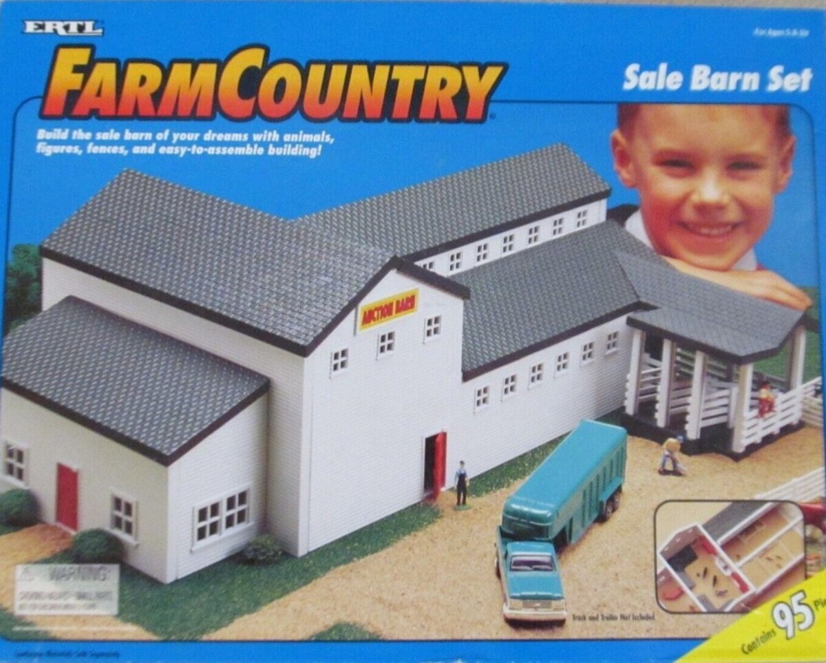 Ertl 4326 S Farm Country Sale Barn Set Plastic Kit
