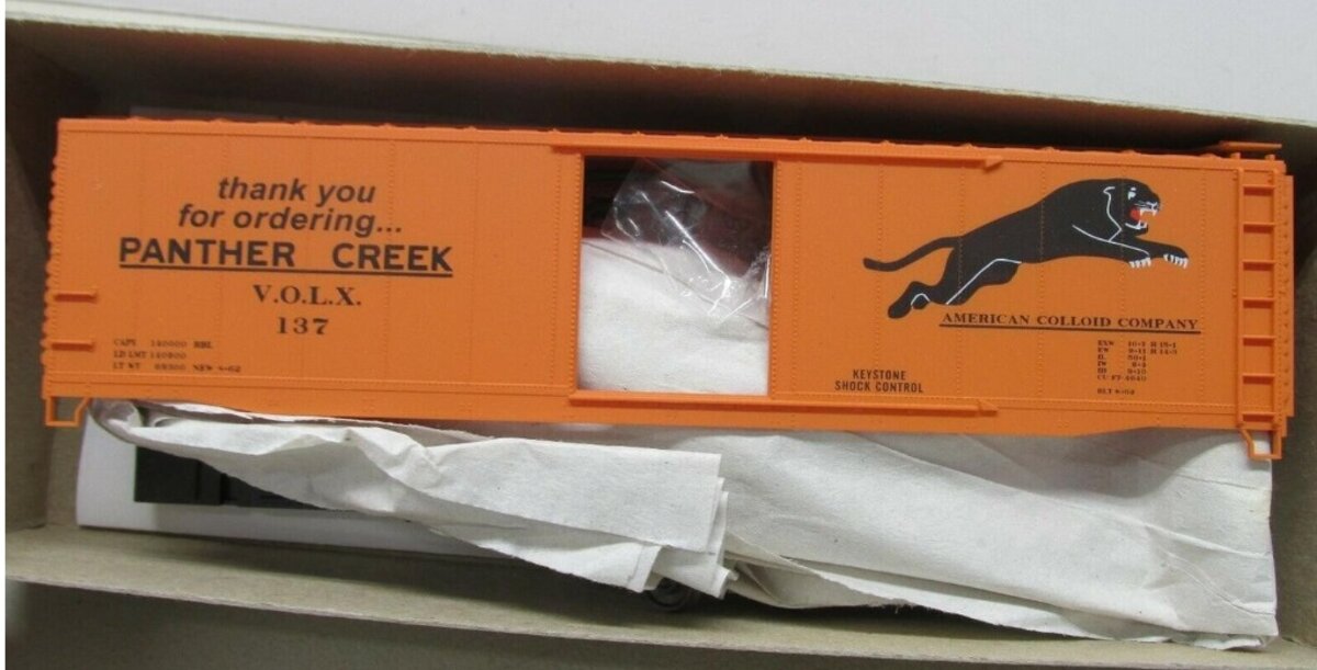 Accurail HO Panther Creek American Colloid Co. 50' Plug Door Box Car # 137 Kit