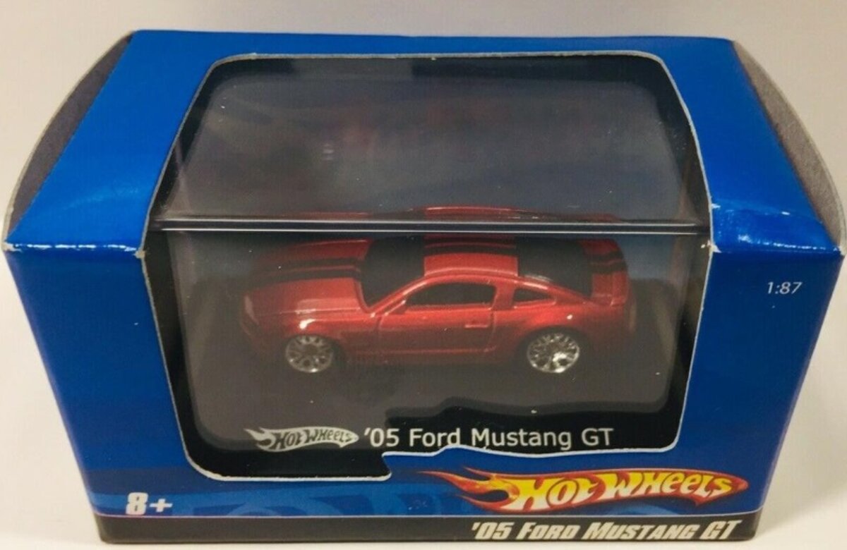 Hot Wheels L7176 1:87 Red W/Black Stripes '05 Ford Mustang GT