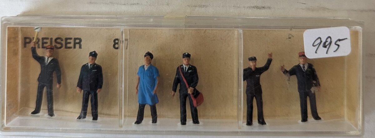 Preiser 87 HO Train Crew W/Signals (Set of 6)