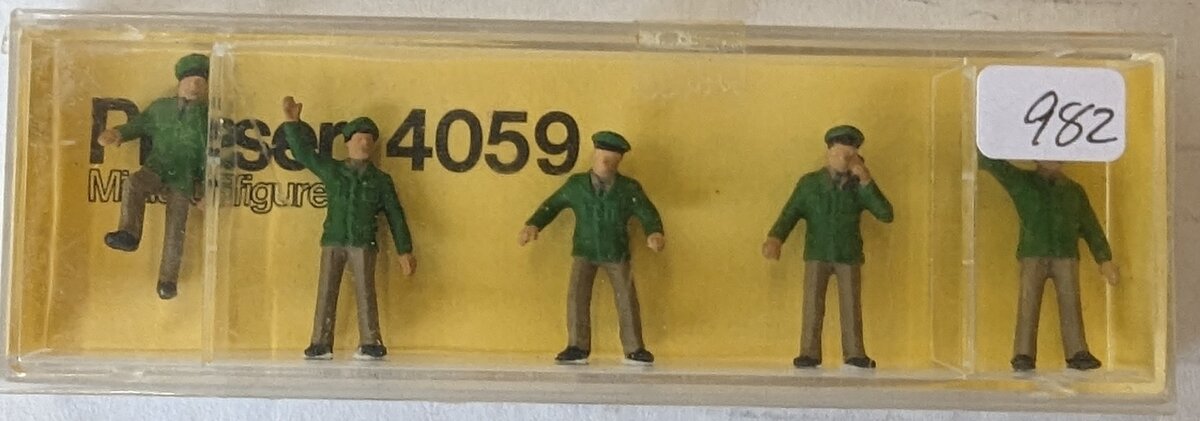 Preiser 4059 HO Train Crew Workers in Green Attire (Set of 5)