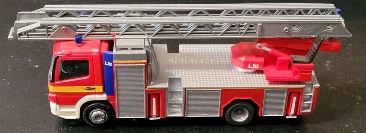 Herpa 4013150047524 HO MB AT DLK 23/12 Fire Truck Ladder 32