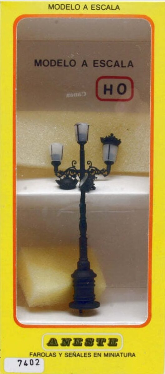 Aneste 7402 HO Post Of Light Lamp W/2 Arms