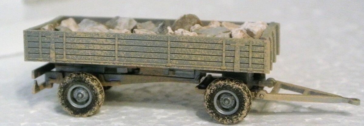 Busch 44920 HO Trailer W/Weathered Stones
