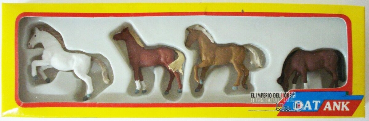 Datank 4120 HO Brown, Tan and White Horses (Set of 4)