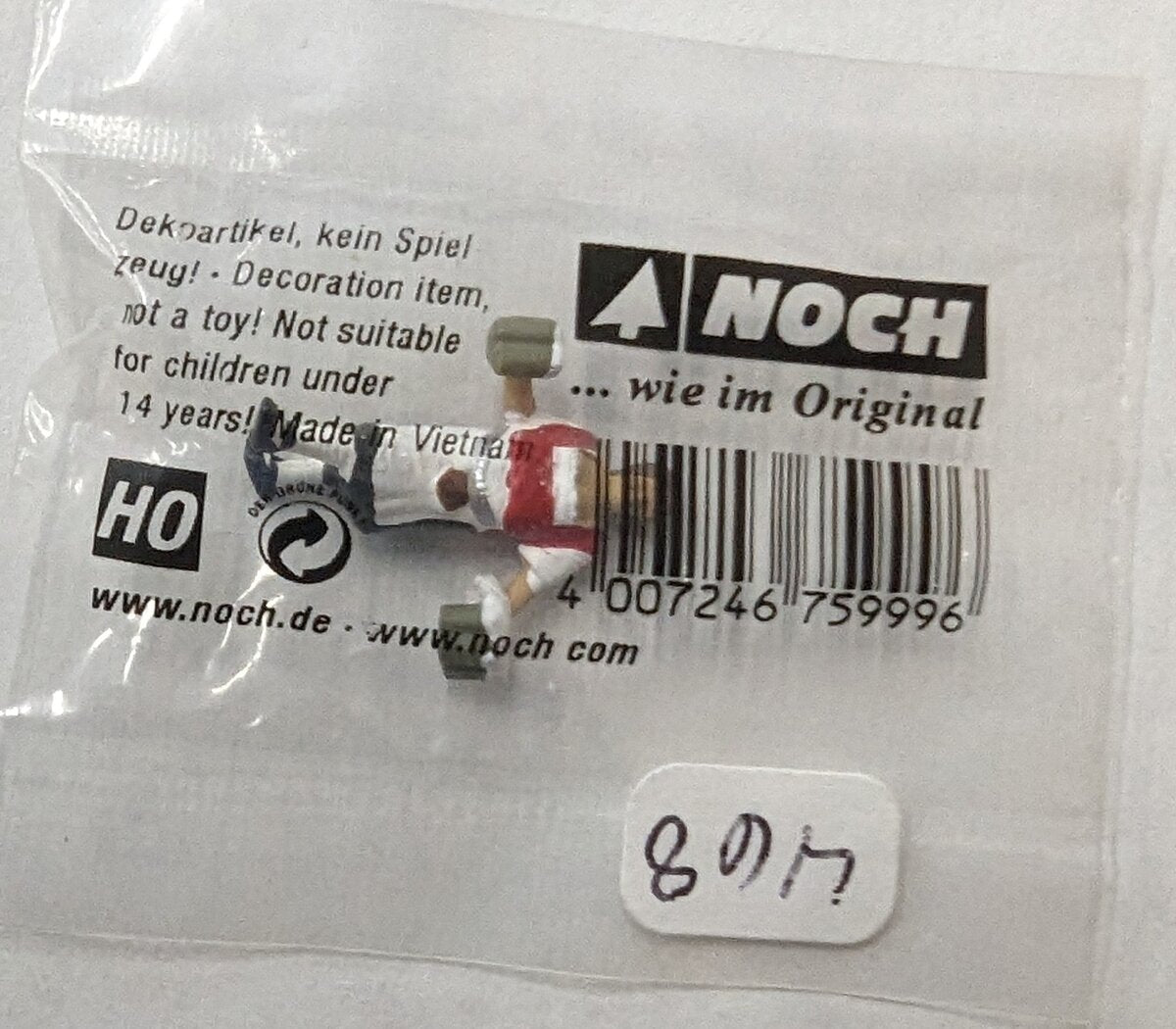 Noch 4007246759996 HO Scale Beer Maid Holding Beers