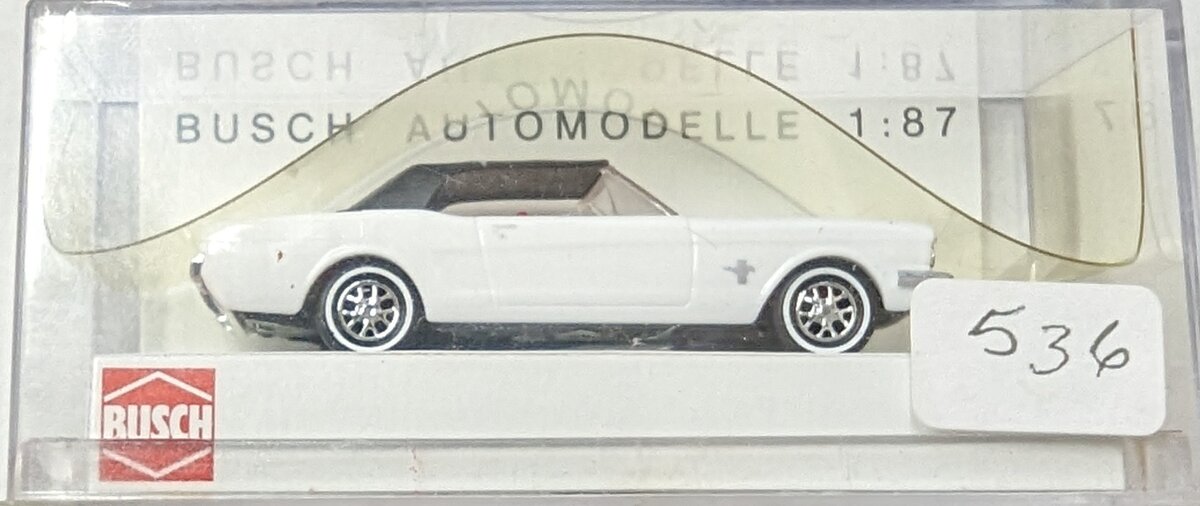 Busch 47501 HO '64 White Mustang Convertible w/Black Top