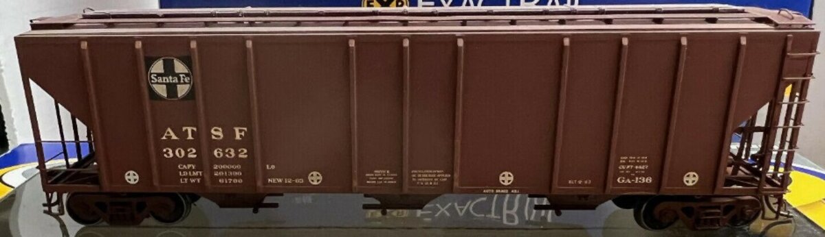 ExactRail EP-80165-16 HO Santa Fe P-S 4427 Cu Ft Grain Hopper ATSF #302643