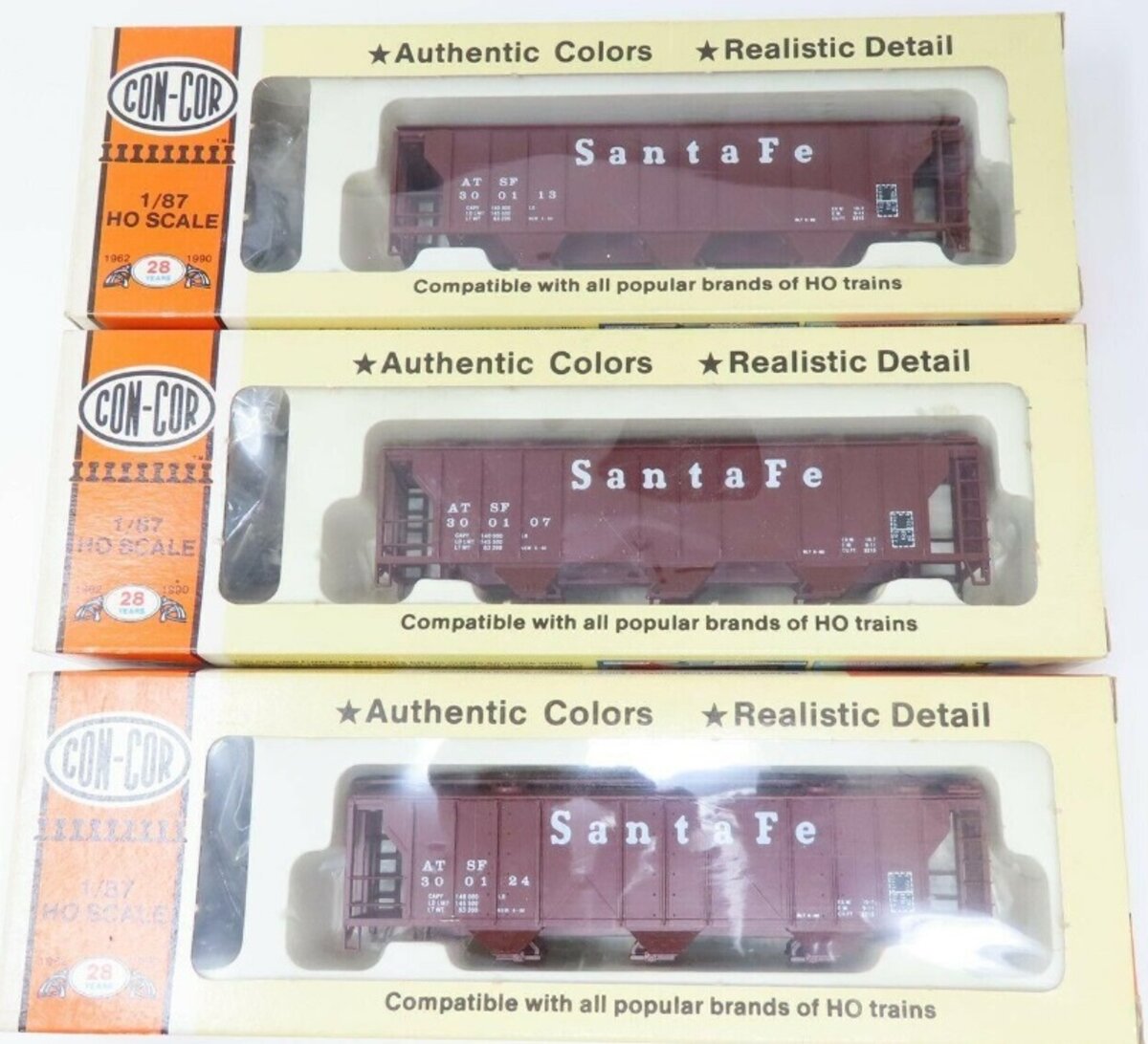 Con-Cor 0001-950401 HO Santa Fe PS-2 Cov 3-Bay Hopper Kit (Set of 3)