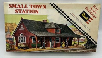 Revell H-985 HO Small Town Station Building Kit