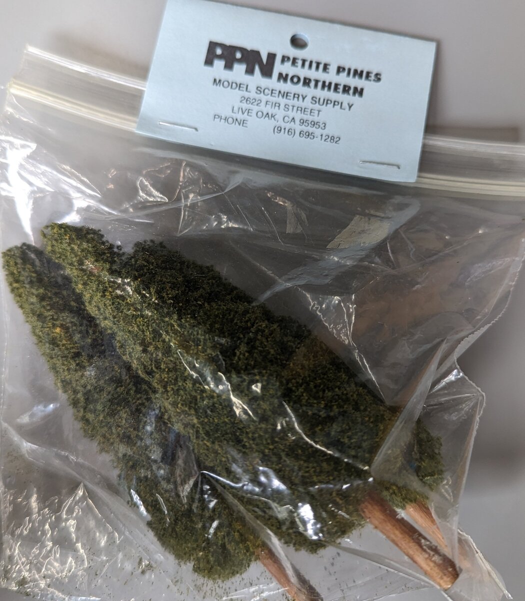 Petite Pines Northern 3P HO Pine Tree Assortment