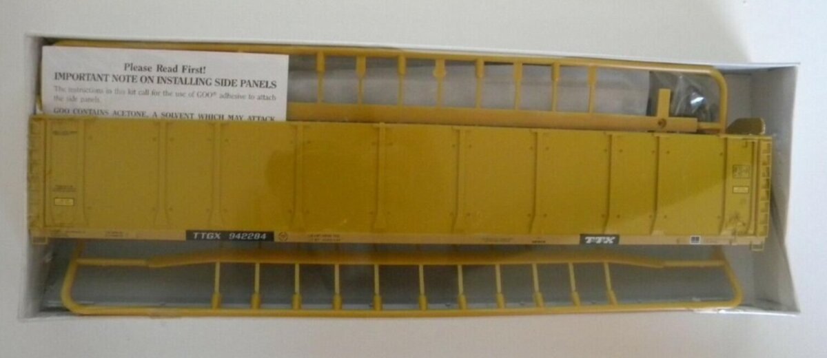 Walthers 932-4808 HO Union Pacific 89'' Enclosed Auto Carrier Road # 942284 Kit