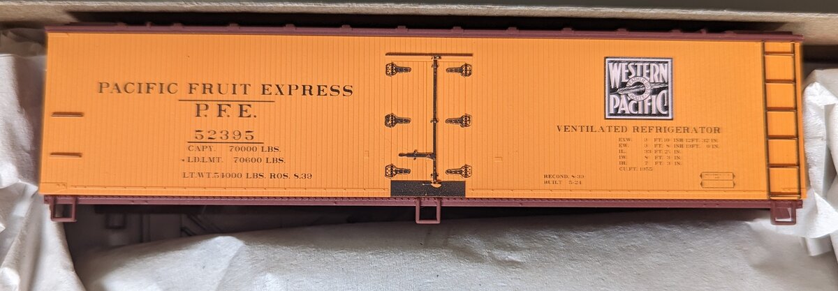 Accurail 52395 HO WP Pacific Fruit Express 40' Wood Refrigerator Car