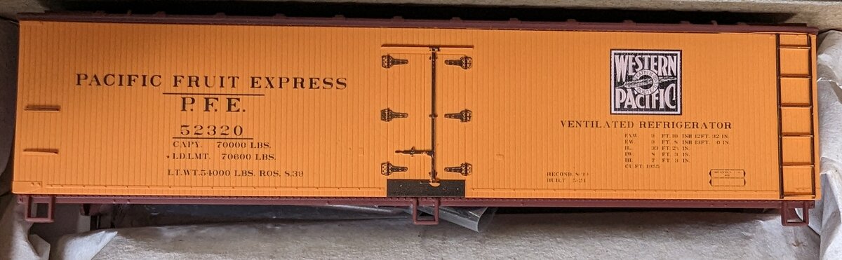Accurail 52320 HO WP Pacific Fruit Express 40'''' Refrigerator Car