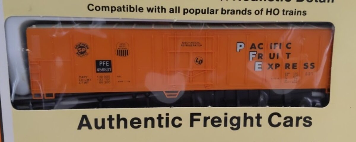 Con-Cor 0001-009803-8 HO Pacific Fruit Express 57 Ft Mech Reefer Kit