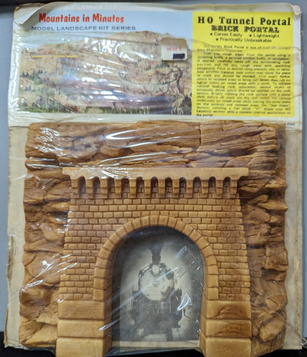 Mountains in Minutes 105 HO Scale Brick Tunnel Portal
