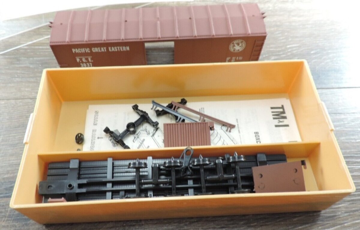 Train Miniature 3511 HO Pacific Great Eastern 40' AAR Box Car Kit