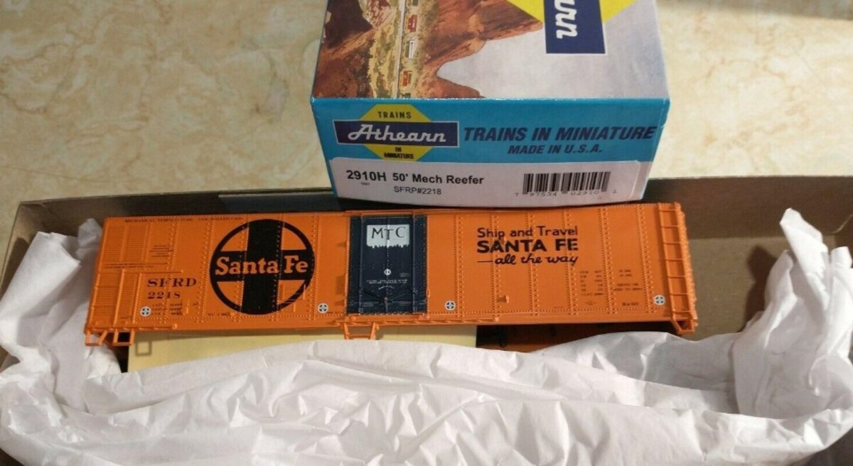 Athearn 2910H HO Scale Santa Fe 50' Mechanical Reefer SFRP # 2218 Kit