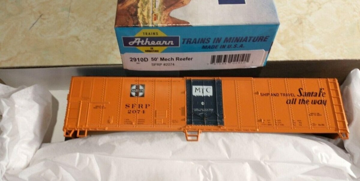 Athearn 2910D HO Santa Fe 50'''' Mechanical Reefer SFRP # 2074 Kit